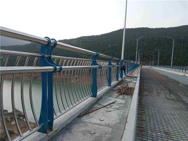 枣庄不锈钢桥梁护栏的特点及其在桥梁安全中的重要作用