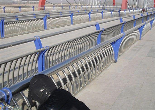 枣庄不锈钢复合管护栏一种安全而耐用的防护解决方案