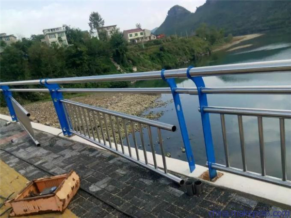 枣庄不锈钢复合管护栏是一种卓越的防护材料
