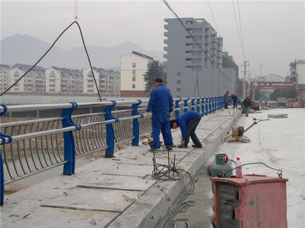 枣庄不锈钢复合管护栏常见问题及解决方案